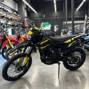 Эндуро / кроссовый мотоцикл BSE Z9 Red Metallic  от официального дилера Darexmoto